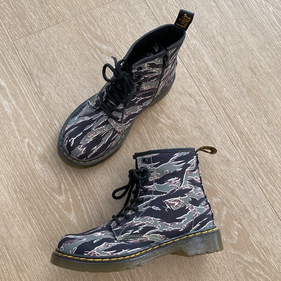 Dr. Martens Junior 1460 Camo Boots, GREEN JUNGLE CAMO K T CANVAS, Size 3, NEW!! - Picture 3 of 11